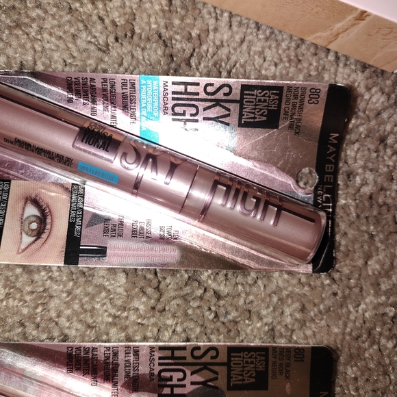 Mascara pick one message me after purchase what one you want - Picture 7 of 9